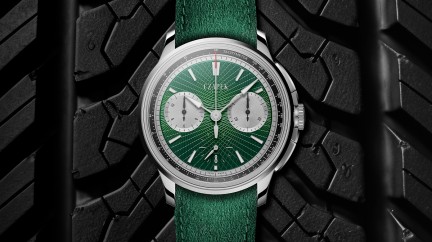 Crossroads Green Steel Beauty Dark Grey Alcantara strap LR retouch © Czapek & Cie