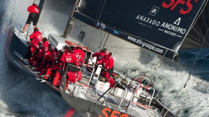 Riding the ocean waves with SFS sailing - Anonimo