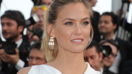 Video. Bar Refaeli in Cannes  - de Grisogono