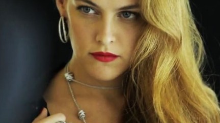 Vidéo. Riley Keough shooting in Cannes - de Grisogono