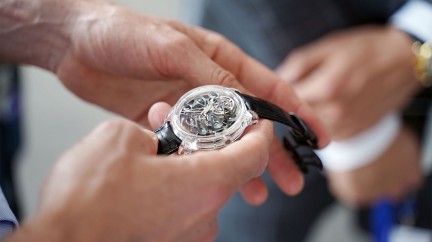 Quasar: a strange pairing of light and darkness - Girard-Perregaux