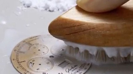 Video. A special dial - Silver plating by friction - Glashütte Original