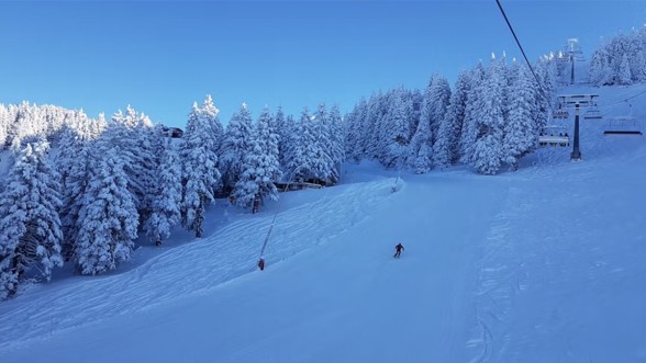 Skiing © Bernard Hermant/Unsplash