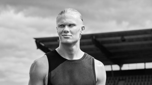 Erlin Haaland a rejoint les rangs des "All-Star Squad" de Breitling en 2022. Il incarne le luxe décontracté et inclusif de la marque ©Breitling
