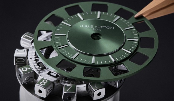 Tambour Spin Time Green in White Gold © Louis Vuitton