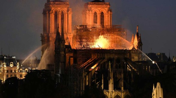 Notre Dame seen in watches - Editorial