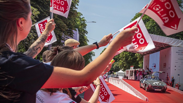 Crowds cheer and wave on the cars at the 1000 Miglia © Mercedes-Benz