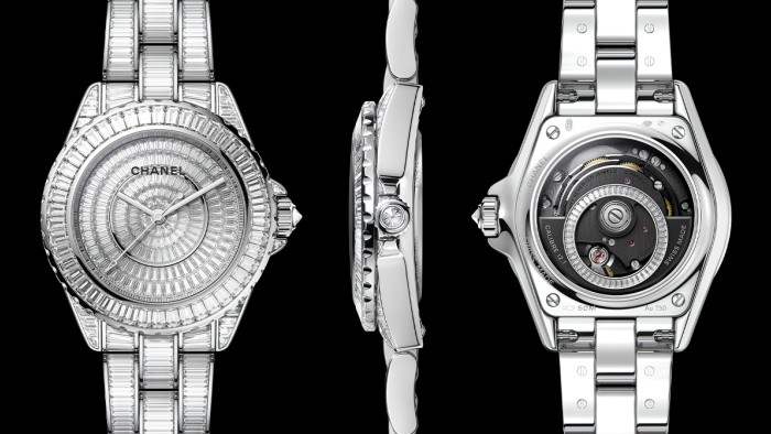 River baguette cut diamonds © Chanel