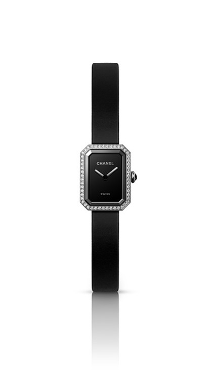 Première Ribbon in steel and diamonds, 19.7 x 15.2mm, quartz movement, black rubber strap. CHF 5,700. © Chanel Horlogerie
