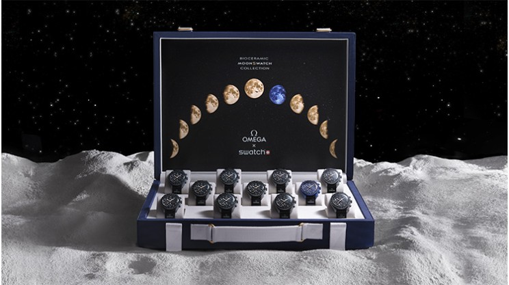 11 MoonSwatch Moonshine Gold Suitcases © Omega