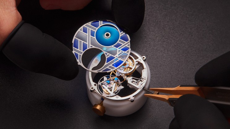 Voyager Tourbillon Volant Poinçon de Genève Plique-à-jour © Louis Vuitton