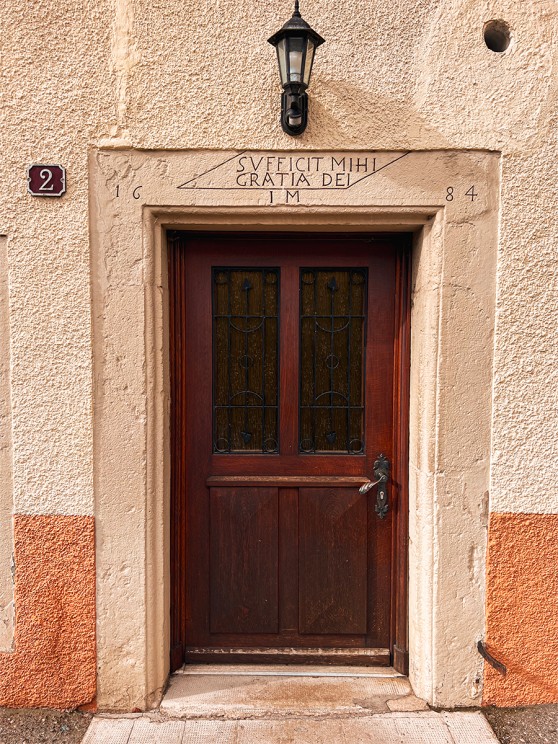 Village of L’Abbaye on the Lac de Joux, door with inscription “Svfficit Mihi Gratia Dei Im” © Sophie Furley