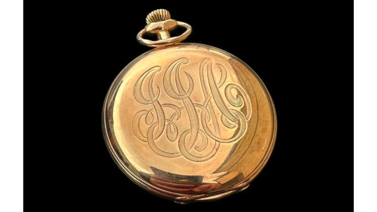 Gold pocket watch sold by Henry Aldridge & Son © Henry Aldridge & Son
