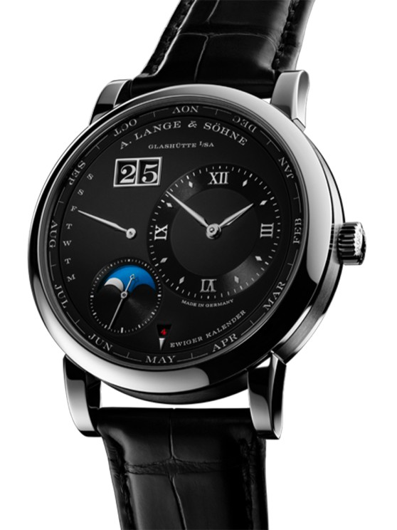 Lange 1 Quantième Perpétuel en platine, 42 mm de diamètre, mouvement&nbsp; automatique avec heures et minutes décentrées, jours et mois par aiguilles, grande date, petite seconde et indicateur des phases de Lune. A Lange & Söhne. Prix sur demande. © A Lange & Söhne