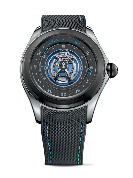 Bubble x Label Noir en titane ADLC noir, 47 mm de diamètre, cadran noir avec échappement à tourbillon au centre, mouvement automatique, bracelet synthétique avec doublure en caoutchouc. Pièce unique. CHF 95’400.- © Corum 