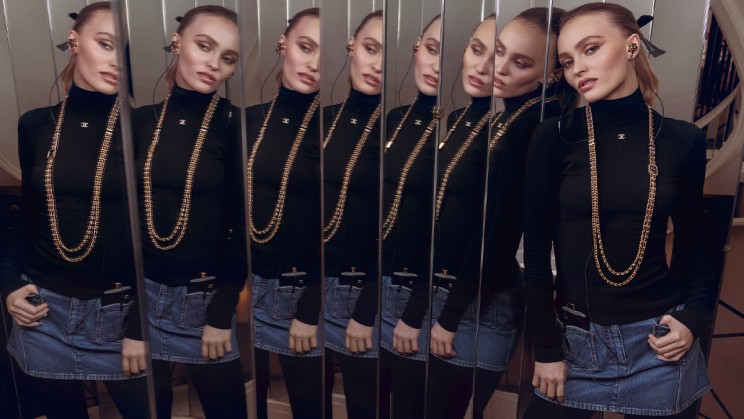 Actress and House Ambassador Lily-Rose Depp wearing the PREMIÈRE SOUND, rue Cambon in Paris © CHANEL