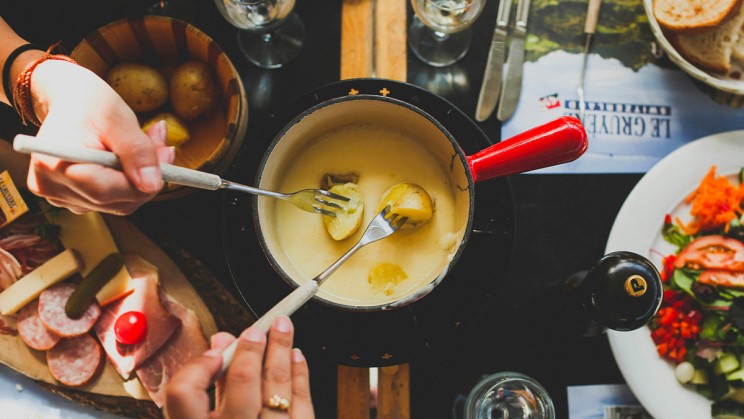 Fondue © Angela Pham / Unsplash