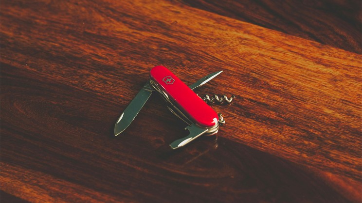 Victorinox Swiss Army Knife © Nipun Haldar / Unsplash