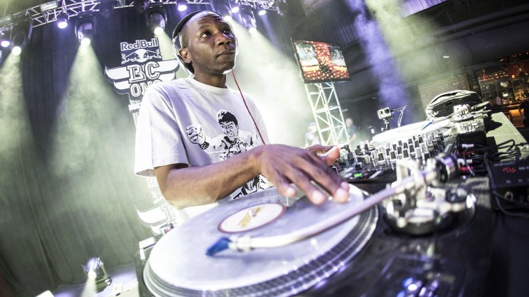 The DJ sets the rhythm and mood © Carlo Cruz / Red Bull Content Pool