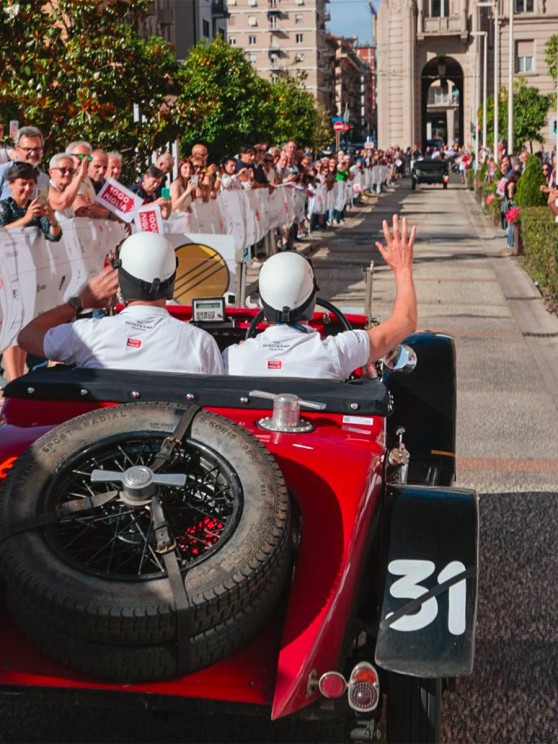 Passionate crowds gather in La Spezia © 1000 Miglia
