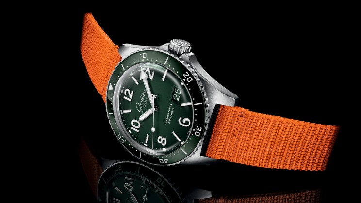 New sustainable strap in orange © Glashütte Original