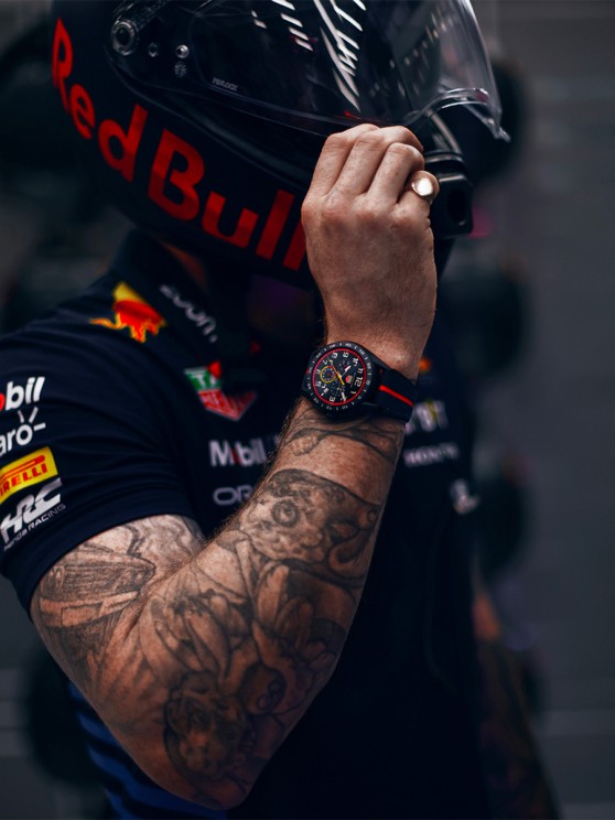 TAG Heuer Connected Calibre E4 45MM x Oracle Red Bull Racing Edition © TAG Heuer