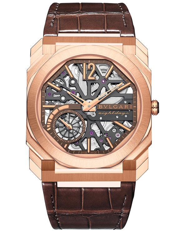 Octo Finissimo Squelette 8&nbsp;jours&nbsp;en or rose, 40 x 40 mm, mouvement squelette à remontage manuel avec indicateur de réserve de marche et petite seconde, bracelet en cuir © Bulgari 