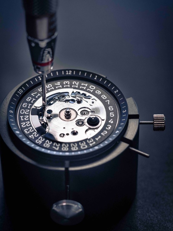 Assembly of a Leica watch © Leica