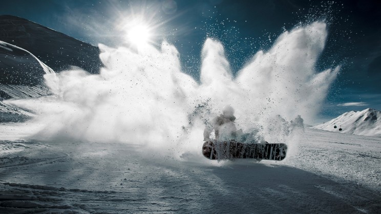 Snowboarding © Mattias Olsson / Unsplash