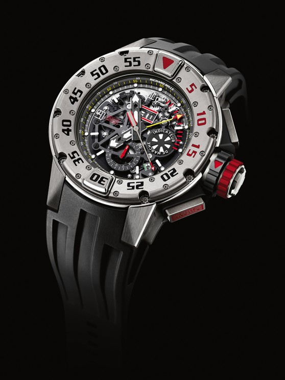 RM 032 en titane, 50 mm de diamètre, mouvement squelette chronographe flyback automatique avec témoin de marche et date et mois par guichets, bracelet en caoutchouc ©&nbsp;Richard Mille