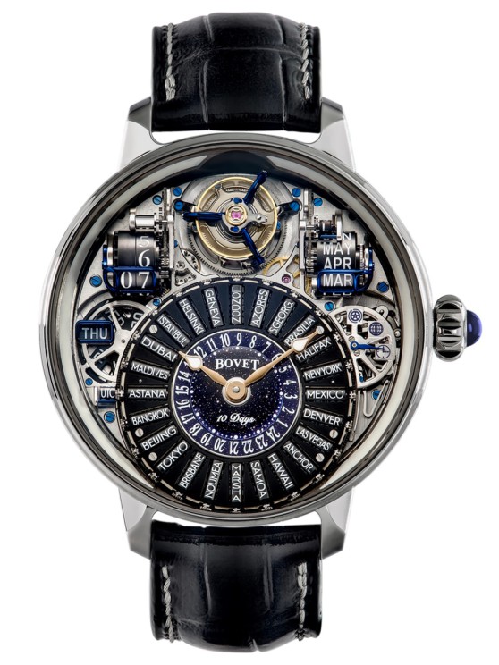 Récital 28&nbsp;Prowess 1 en titane, 43, 6 mm de diamètre, mouvement à remontage manuel avec heures et minutes décentrées, heures universelles, échappement à tourbillon dont la cage joue le rôle de petite seconde et quantième perpétuel, affichage du jour, du mois, de la date et des années bissextiles, bracelet en cuir ©&nbsp;Bovet