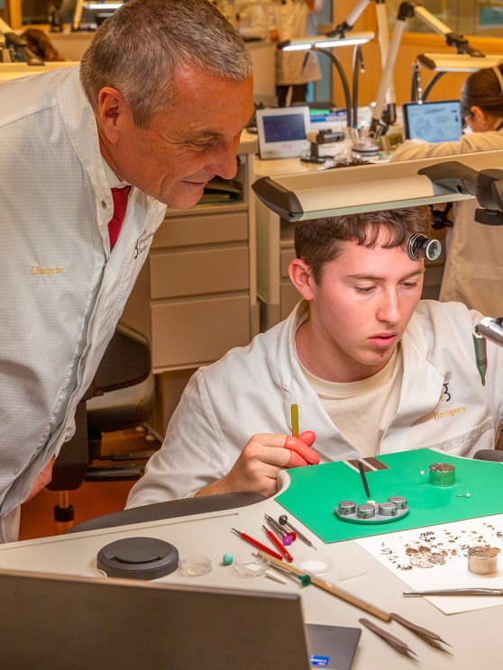 Jean-Christophe Babin with a watchmaking student ©&nbsp;GWD