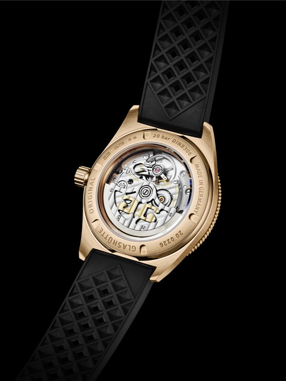 SeaQ 39.5 mm in red gold with a sapphire crystal case back © Glashütte Original