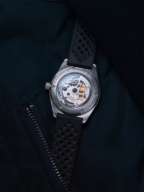 SeaQ 39.5 mm with a sapphire crystal case back © Glashütte Original