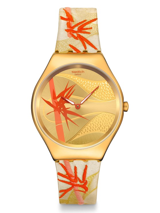 Skin Irony Golden Red Bamboo en acier PVD or jaune, 38 mm de diamètre, cadran brossé, mouvement à quartz, bracelet en cuir tissé © Swatch