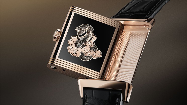 Reverso Tribute Snake en or rose, 45,5 x 27,4 mm, cadran en émail, mouvement à remontage manuel, bracelet en cuir © Jaeger-LeCoultre