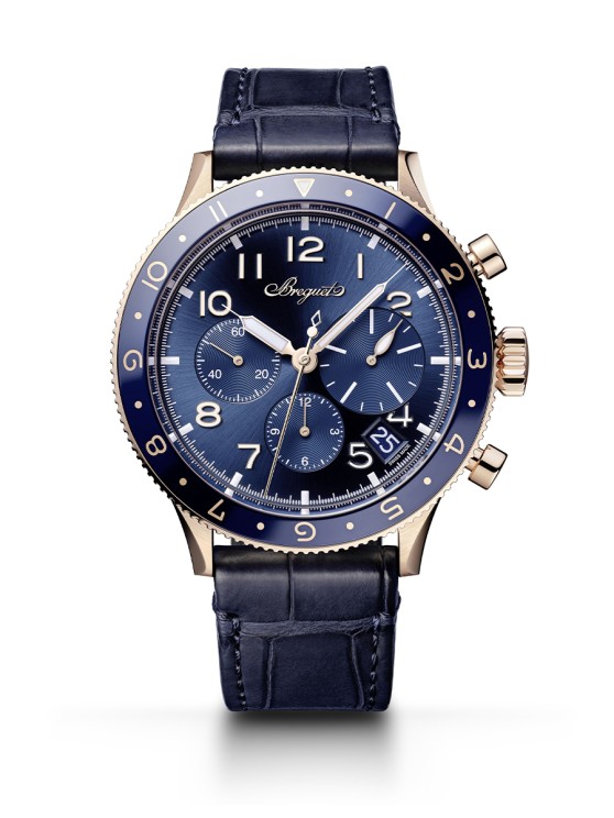 Type XX 2067 en or rose, 42 mm de diamètre, mouvement chronographe automatique avec date par guichet, bracelet interchangeable en cuir © Breguet