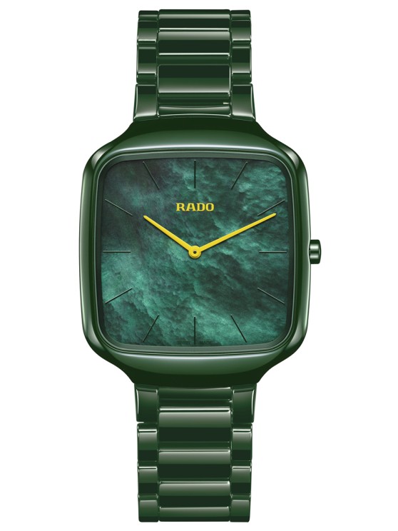 True Square Thinline en céramique verte, 37 x 37 mm, mouvement à quartz, bracelet en céramique. Rado. CHF 1'900. © Rado