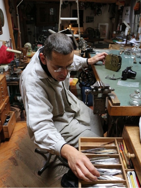 Jean-Baptiste Viot, à son atelier des Lilas, Paris - ©&nbsp;JB Viot