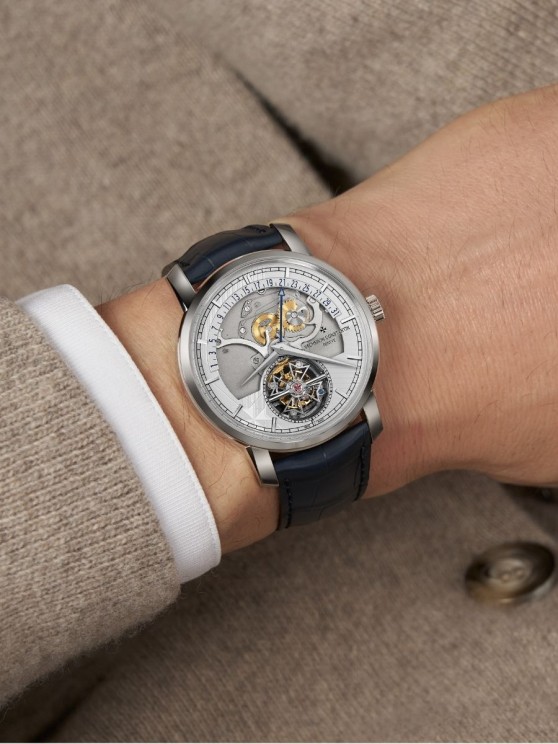 Vacheron Constantin Traditionnelle Tourbillon Openface, modèle anniversaire. Croix de Malte visible sur le pont de tourbillon et en signature anniversaire à sa gauche sur le cadran © Vacheron Constantin