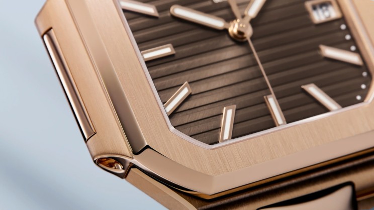 La Cubitus 7128/1R (or rose, cadran brun) ©Patek Philippe