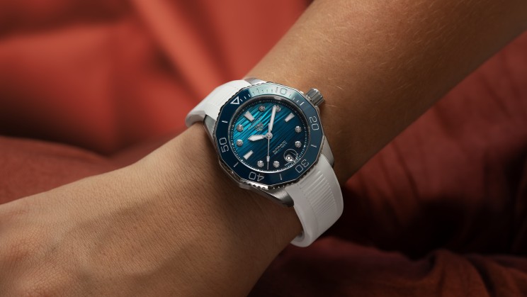 Aquaracer Professional 300 Date en bleu © Worldtempus