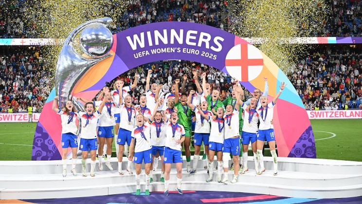 The England's team celebrating their victory © Hublot