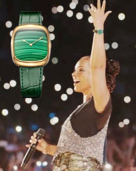 Alicia Keys wearing the gold PVD Dennison with a malachite dial at her concert in Japan © Dennison