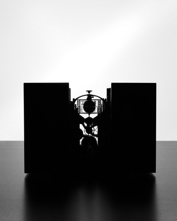 The Mystery Box “Forget Time” in collaboration with visual artist and watchmaker Fiona Krüger © De Bethune