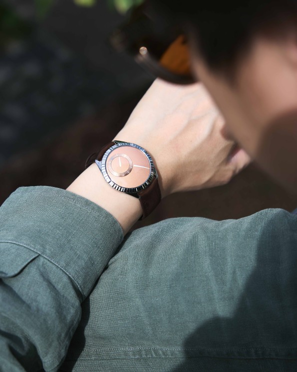 Lifestyle photo of the TYPE 9 ARM © Ressence 