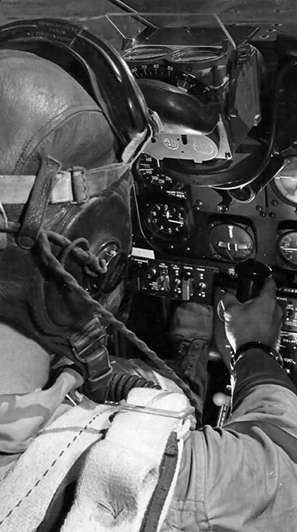 Pilot getting ready for takeoff © Reservoir