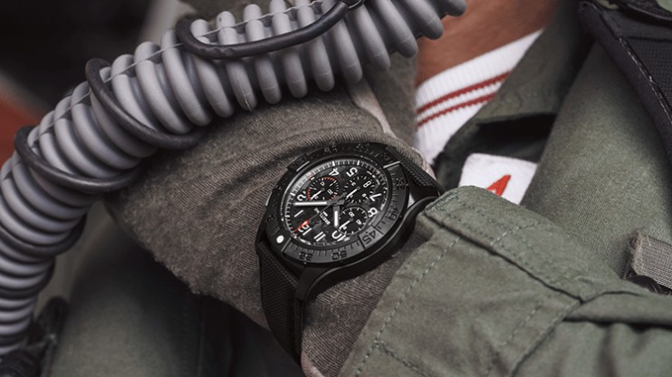 Avenger B01 Chronograph 44 Night Mission © Breitling