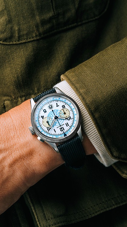 1858 Minerva Monopusher Chronograph “Blue Arrow” P.05 © Montblanc